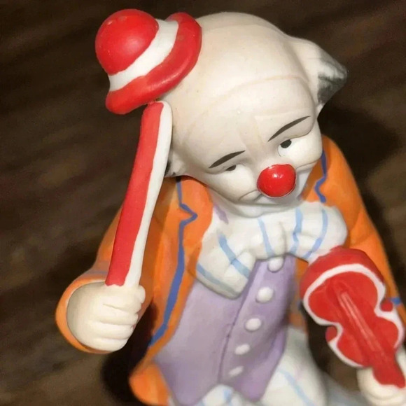 vintage porcelain clown playing violin music box with dog SEND IN THE CLOWNS - Picture 16 of 16